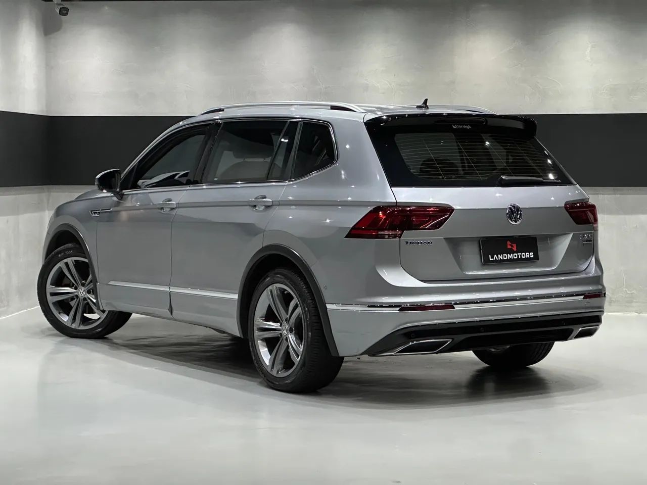 Volkswagen Tiguan Allspac R-Line 350 TSI 2.0 4x4, foto 2 de 18