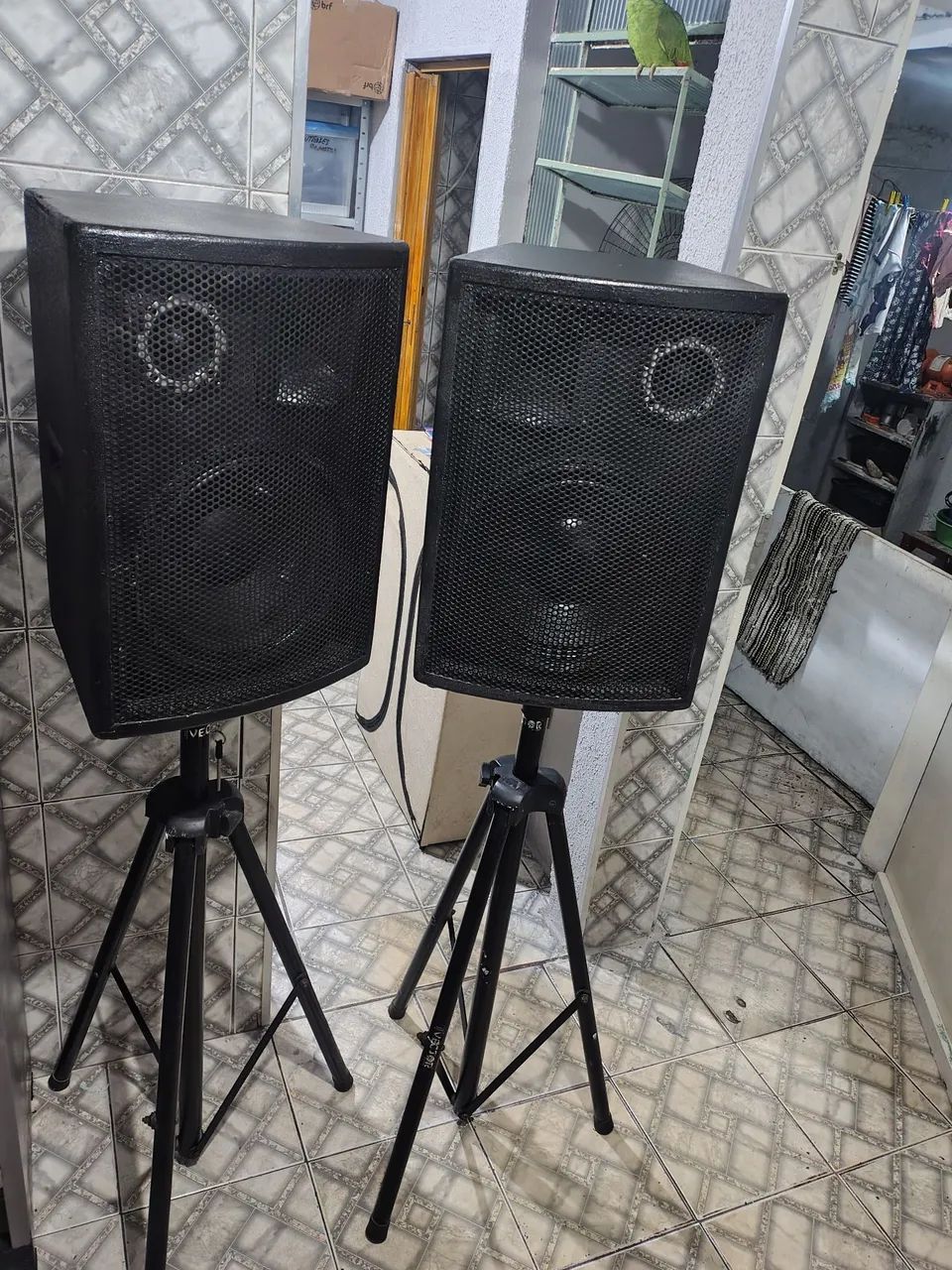 Caixas de som 12 polegadas 3 vias 200 wts com pedestal. - Foto 2