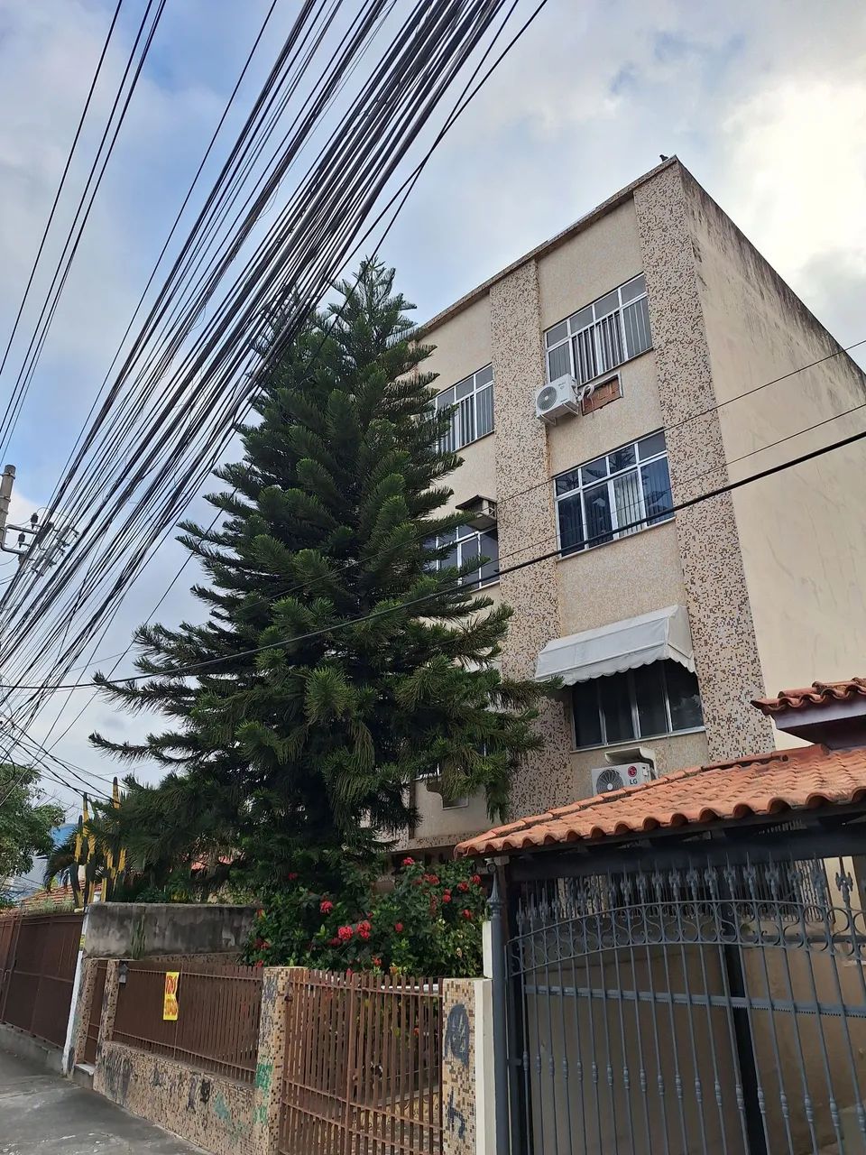 Vendo Apto com ótima localização 