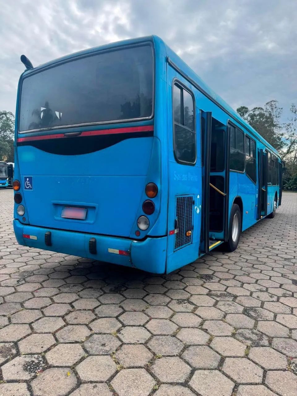 Ônibus motor traseiro Mercedes 2010 - Foto 5