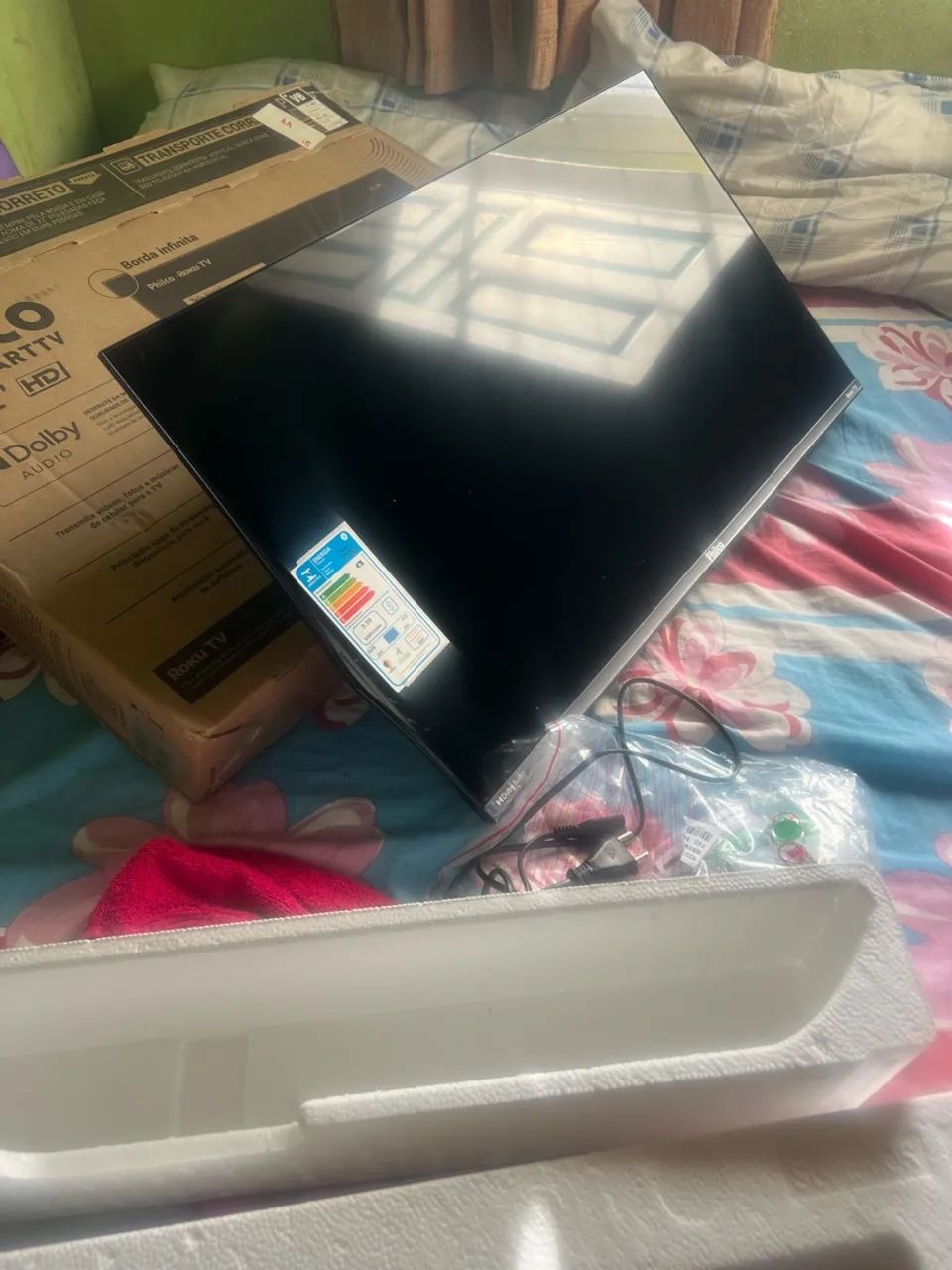 Vendo tv pra retirada de peça 