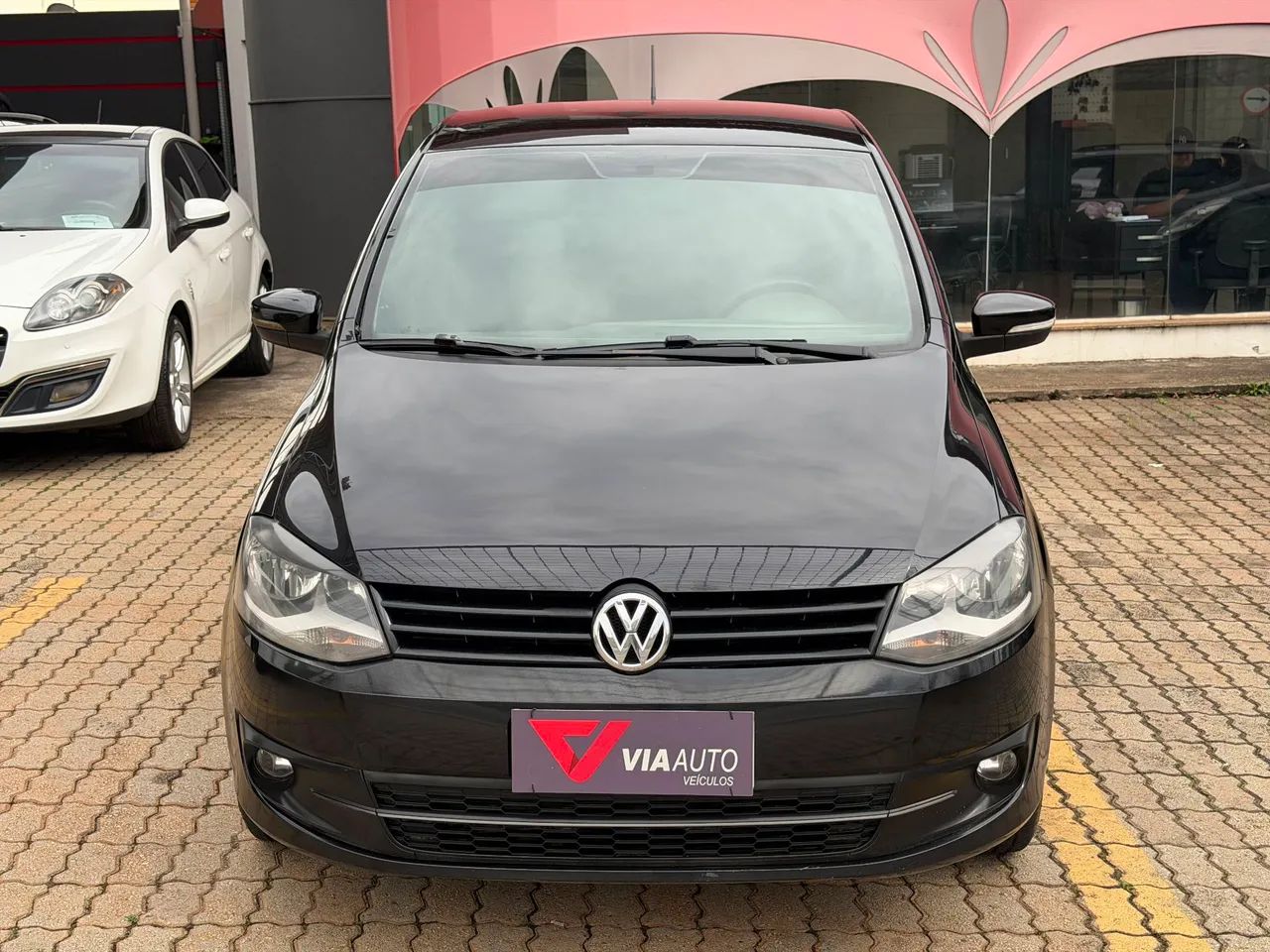 Volkswagen Fox 1.0 MI Total Flex 8V 5P 2013 - Foto 2