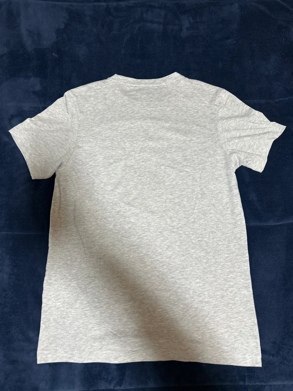 Camiseta cinza lacoste - Foto 2