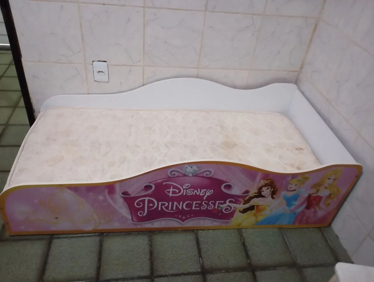 Cama infantil com colchão 