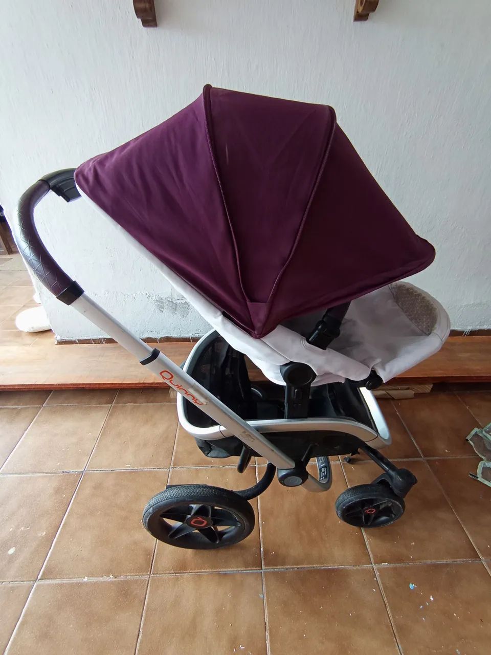 carrinho de bebê quinny roxo