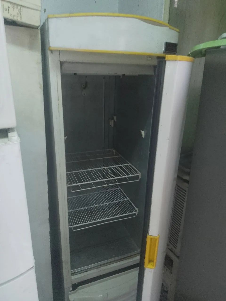 Cervejeira porta cega