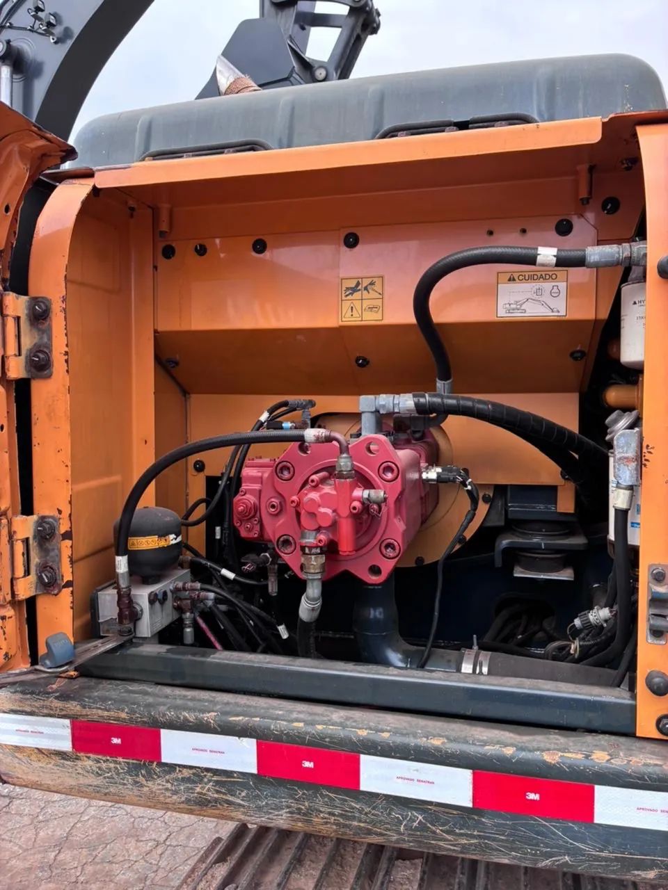 Escavadeira HYUNDAI R220LC-9 2018 8500h - Foto 4