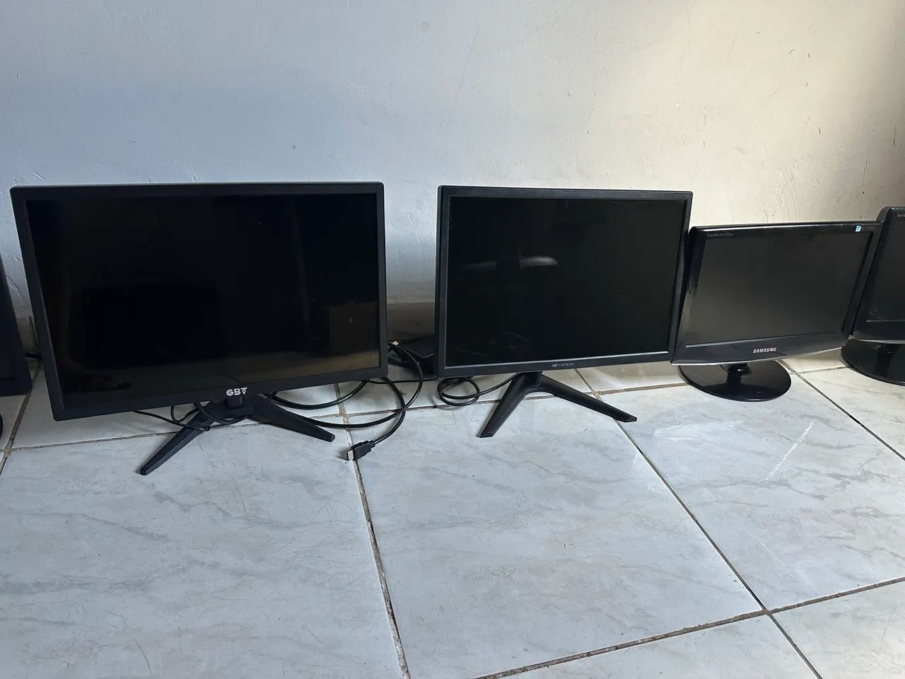 Monitor 19 polegadas com hdmi 399,00 cada