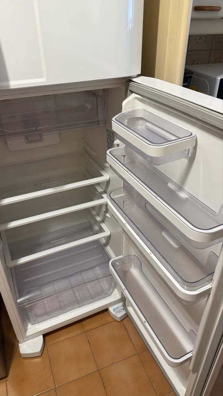 Geladeira Electrolux DF36A 310 litros