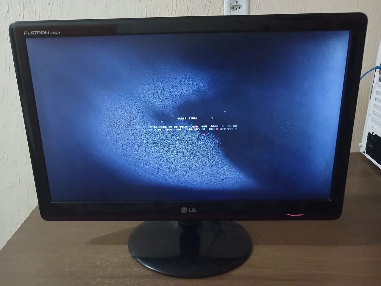 Monitores LG E2350V (2 unidades) unidade por 80, os dois 110.  - Foto 4