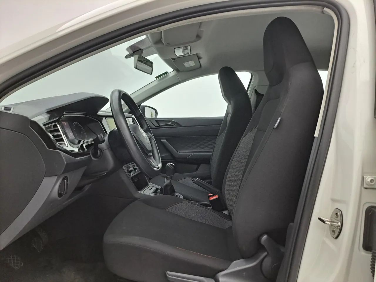 Volkswagen Polo Track 1.0 Flex 12V 5p, foto 16 de 18