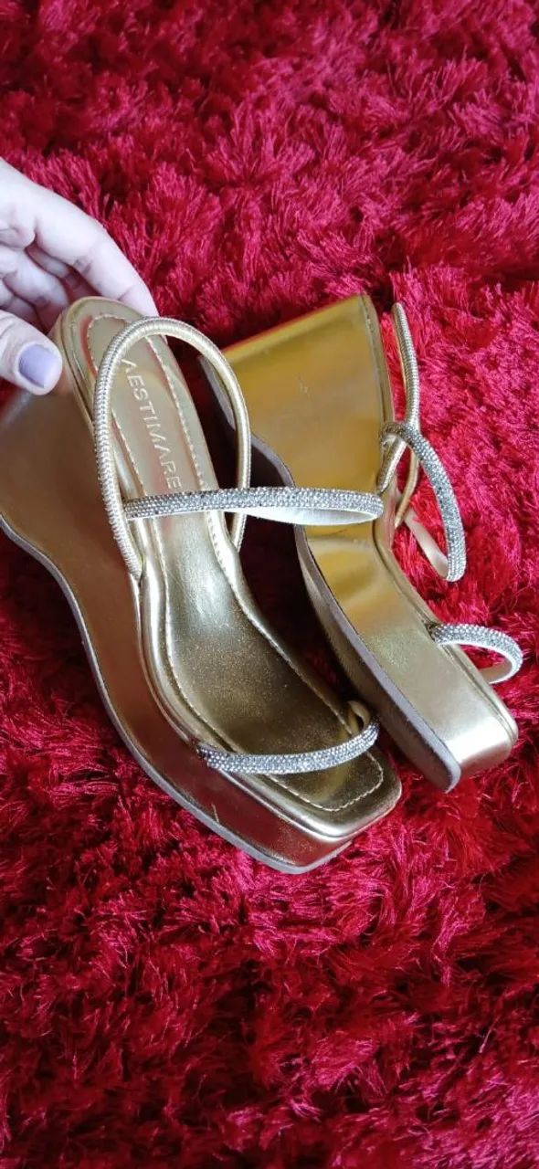 Sandália Plataforma Dourada Com Strass.  - Foto 3