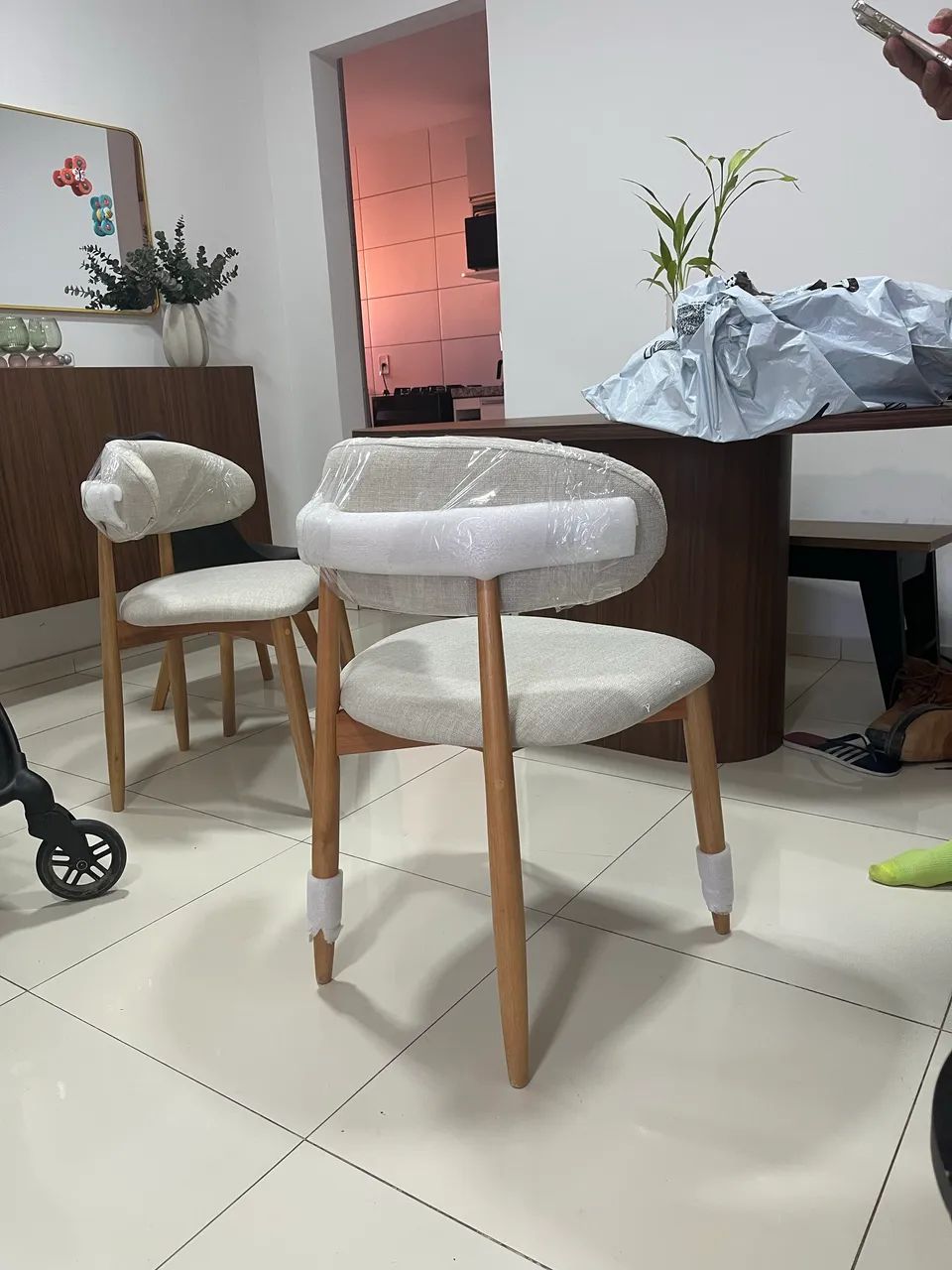 Cadeira em madeira maciça e linho premium  - Foto 2