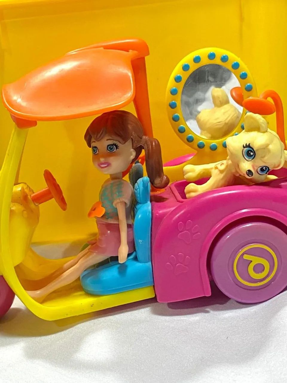 Polly pet shop. 