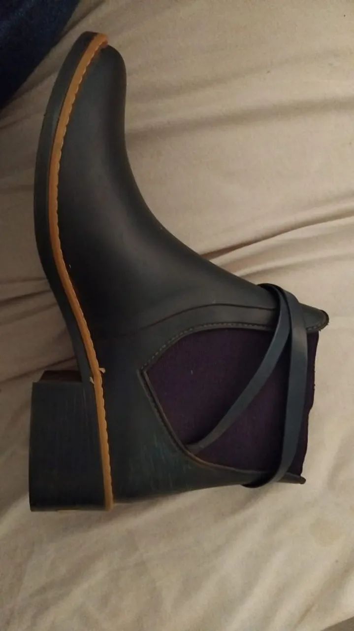 Botas Colcci e mooncity. - Foto 2