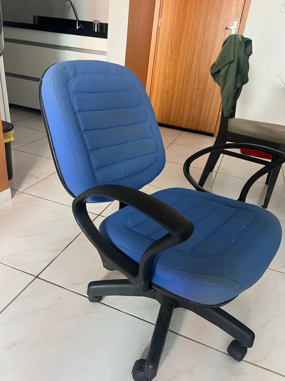 Cadeira Nova - Foto 3