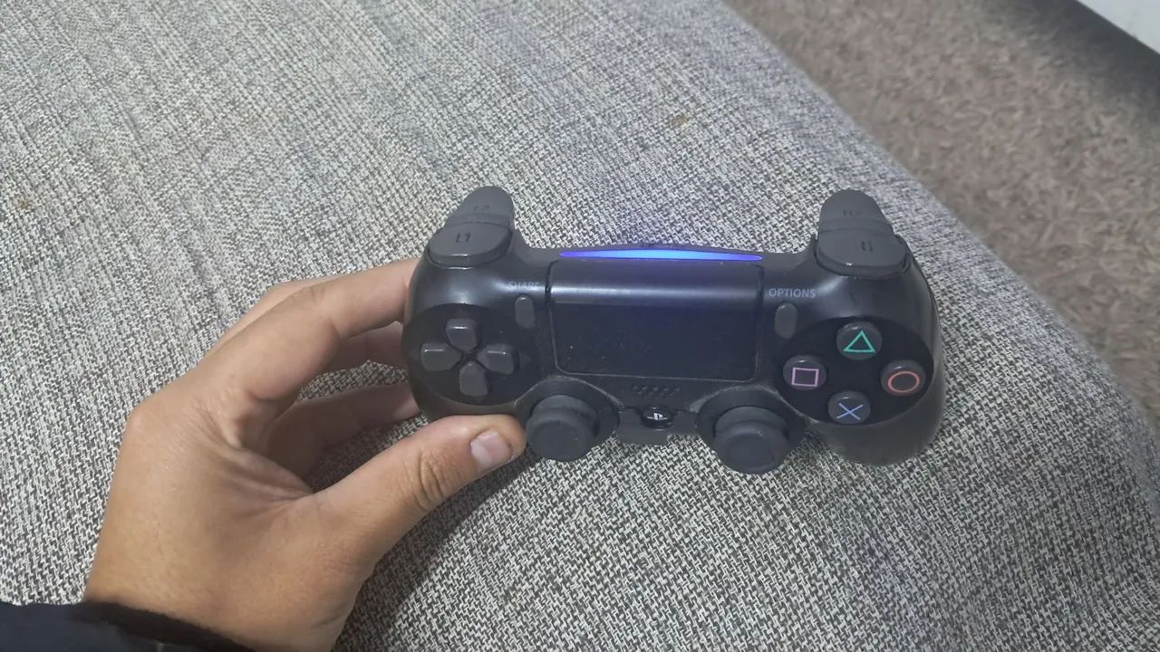 Vendo ps4 com um controle  funciona tudo certinho. 800$ - Foto 3