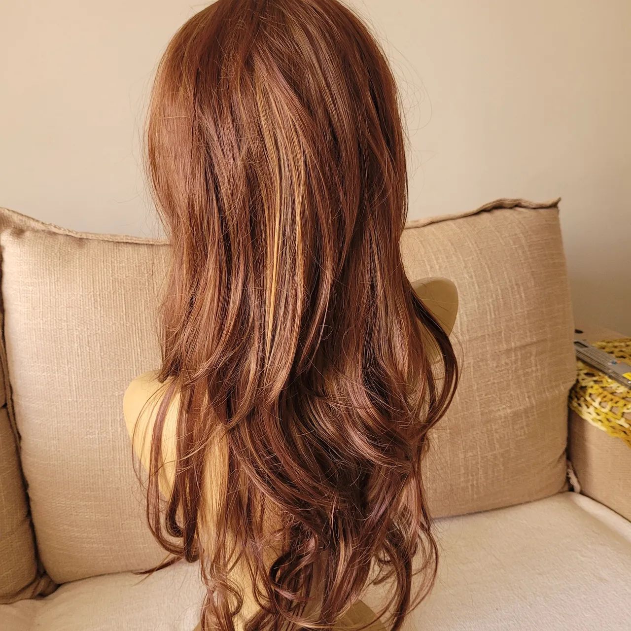 Peruca wig,  castanho acobreado, com 65 cm. Nova  - Foto 2