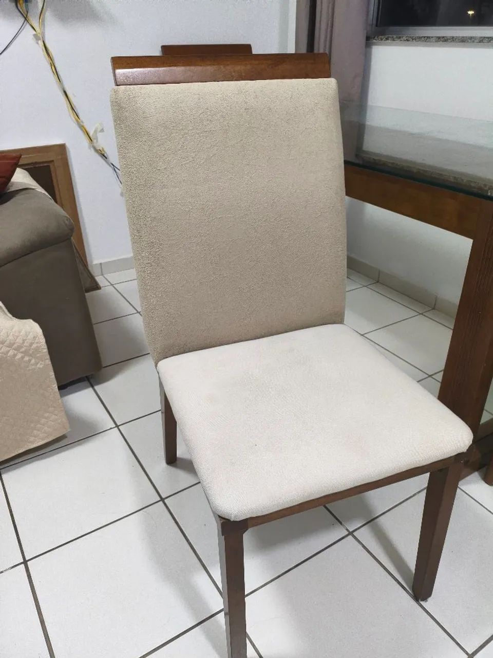 VENDE-SE MESA DE VIDRO COM QUATRO CADEIRAS - Foto 5