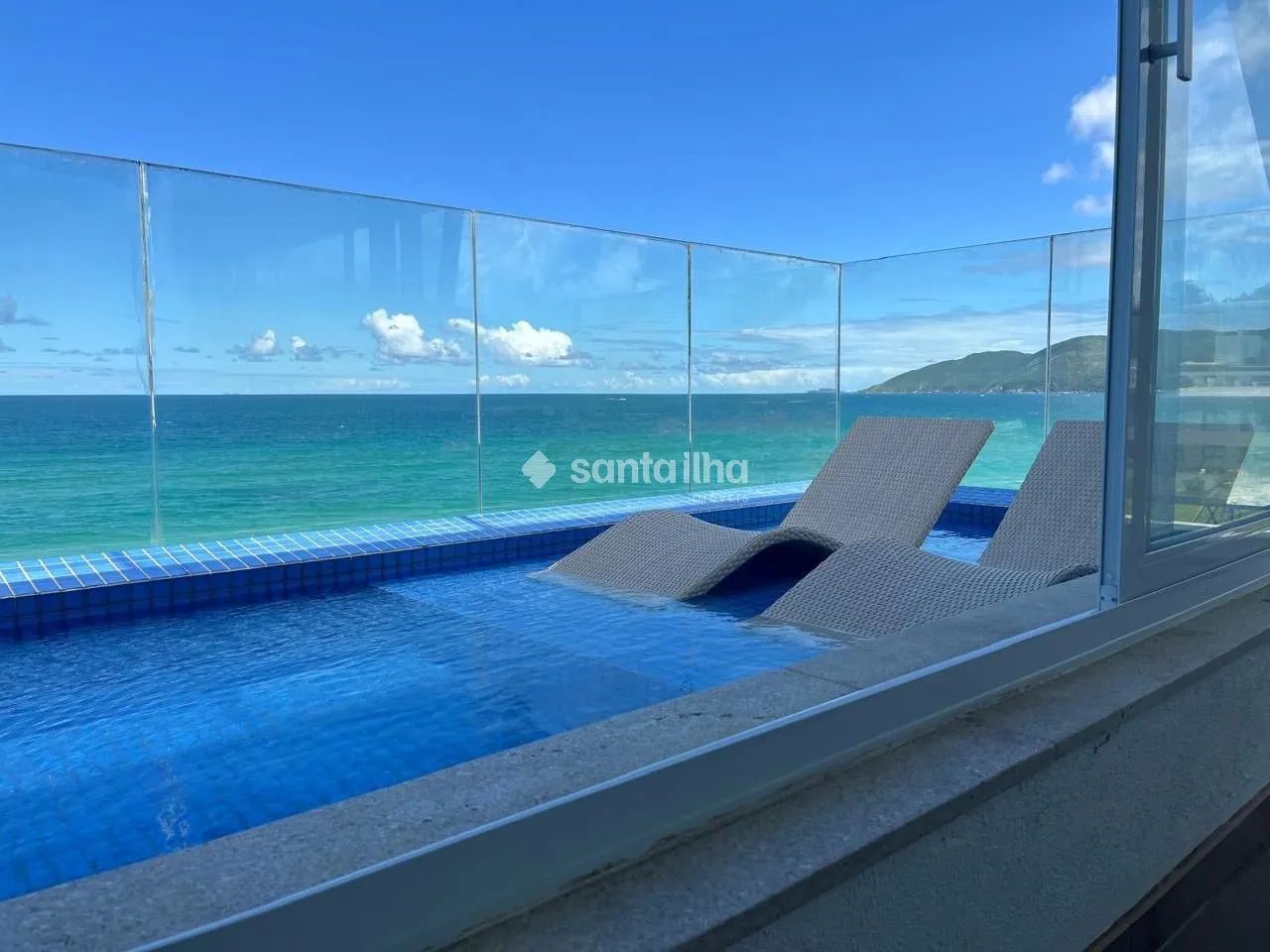 Apartamento de 3 dormitórios para alugar, 180m² - Morro da Pedras - Florianópolis/SC