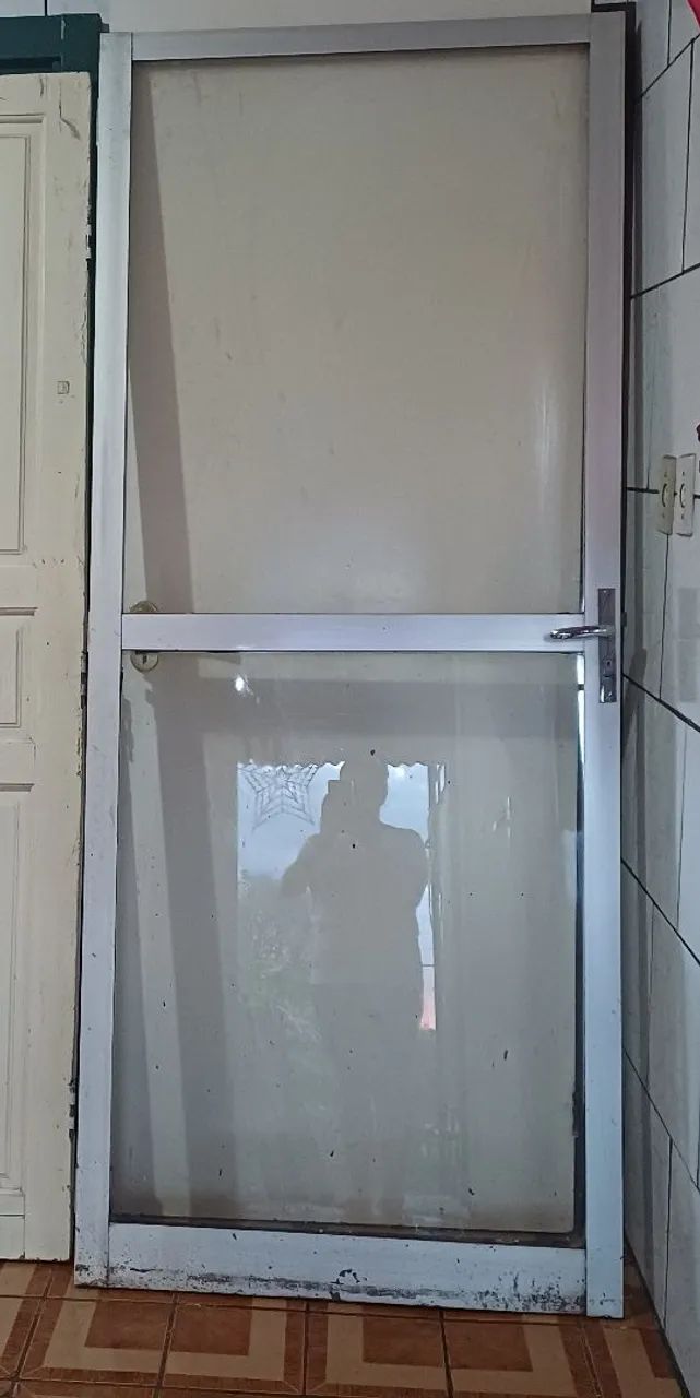 Porta de vidro e Alumínio 
