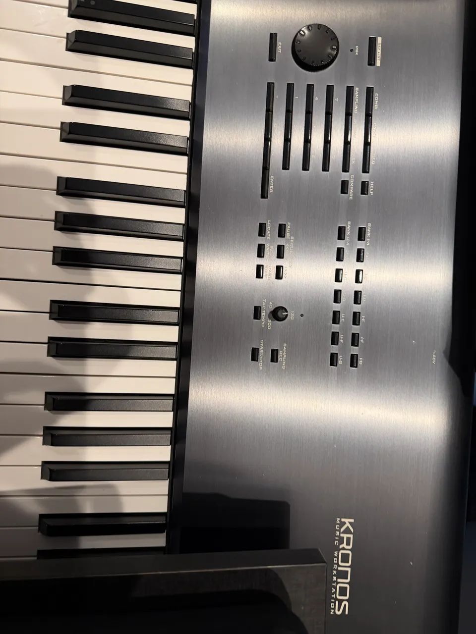 Korg kronos 73 - Foto 3