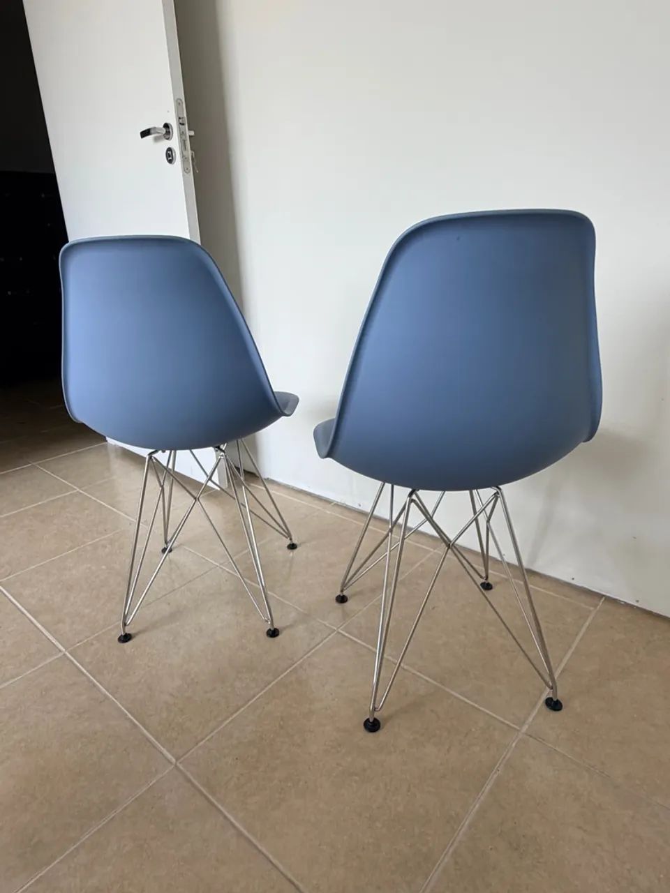 Cadeira Charles Eames Eiffel DSR azul  - Foto 4