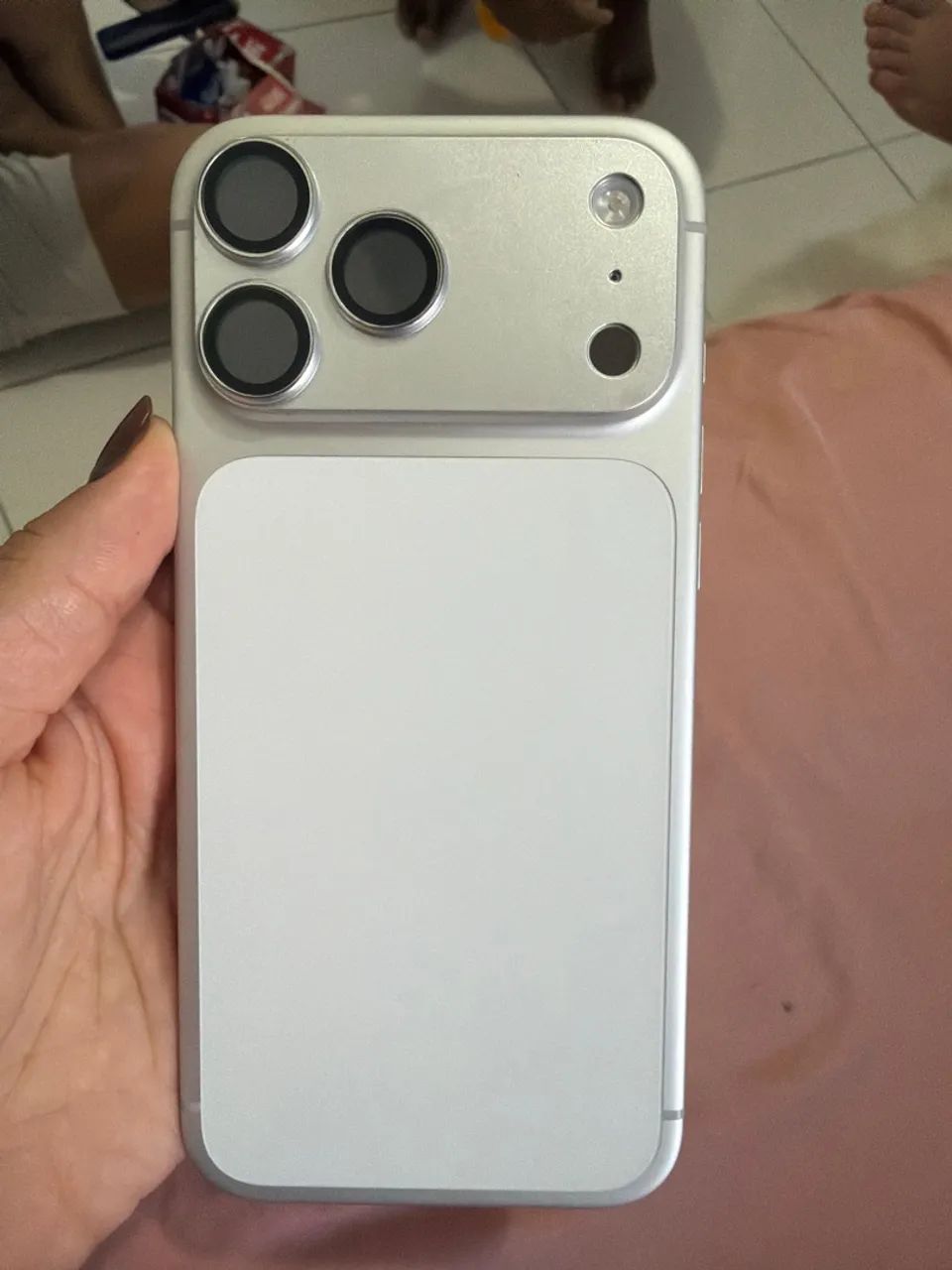 iPhone 17 pro max Prata - Foto 2