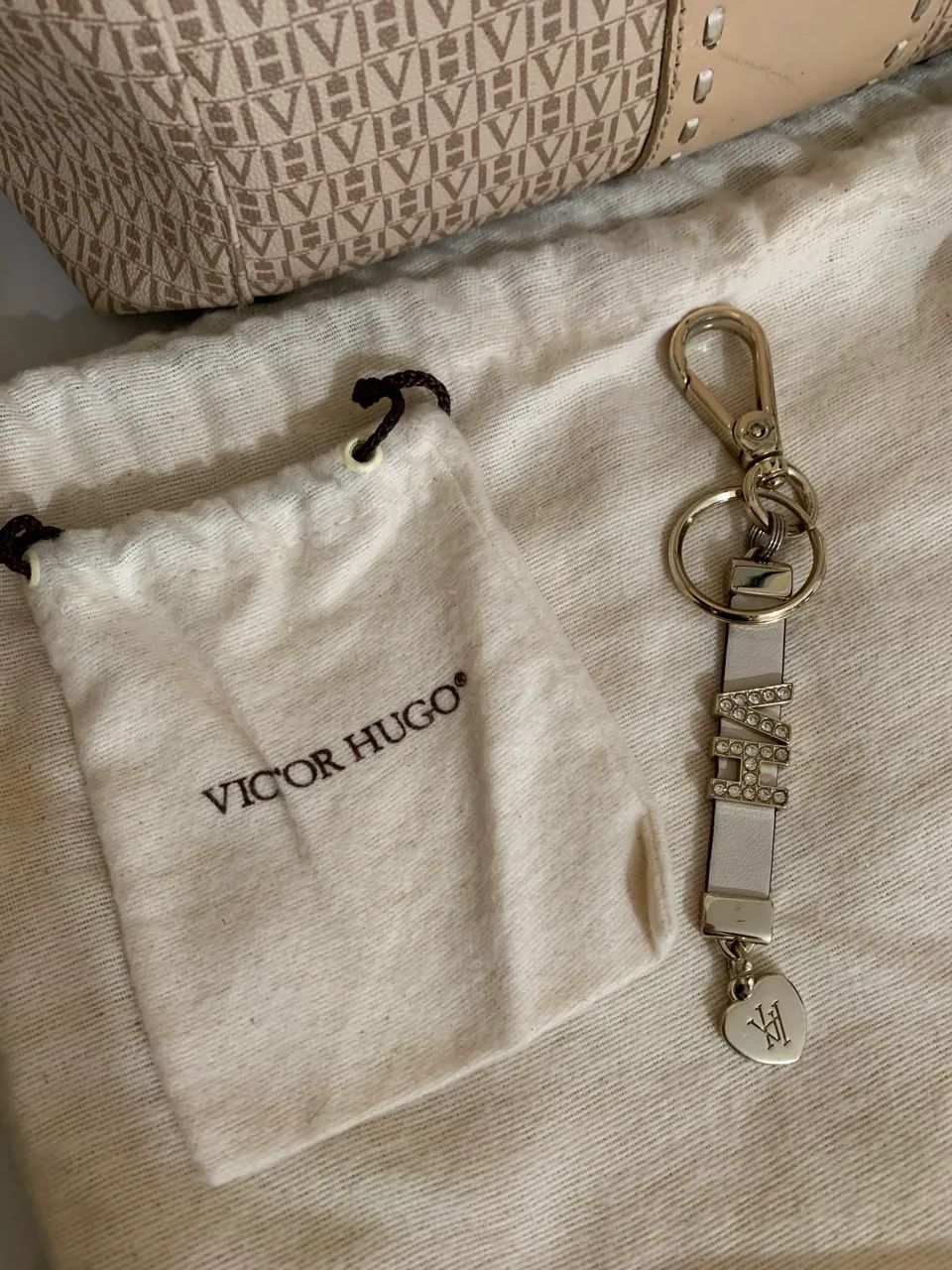 Bolsa Victor Hugo Original com chaveiro  - Foto 5
