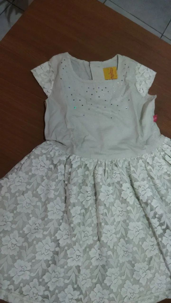 Vestido infantil lindo off-withe com renda e pedrinhas R$55 - Foto 2