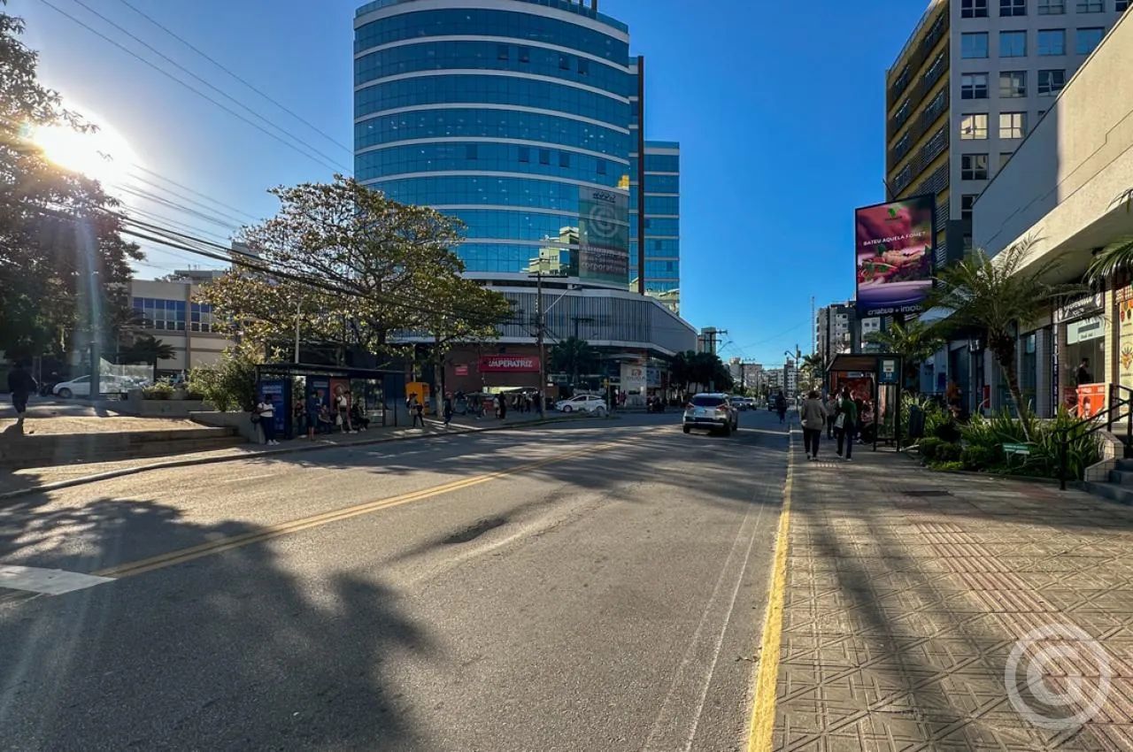 Sala comercial ampla com duas vagas de garagem no bairro Trindade - Foto 5
