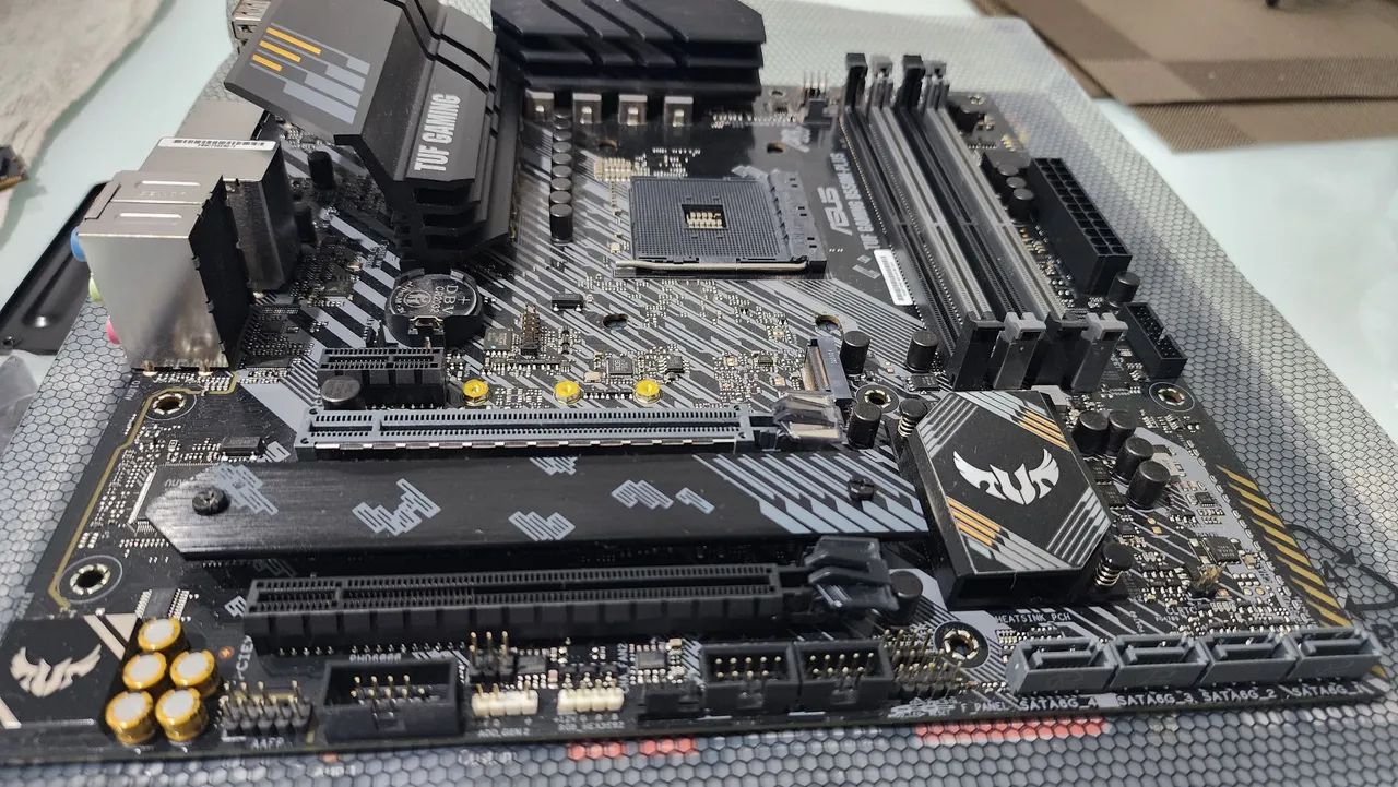 Placa mãe TUF Gaming B550M-Plus - Foto 5