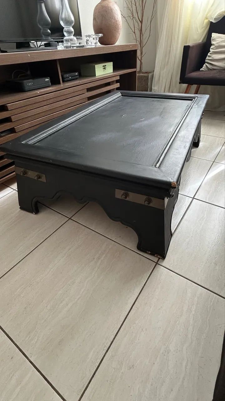 Mesa de Centro Estilo Rústico/Colonial em Madeira - Pintura Preta