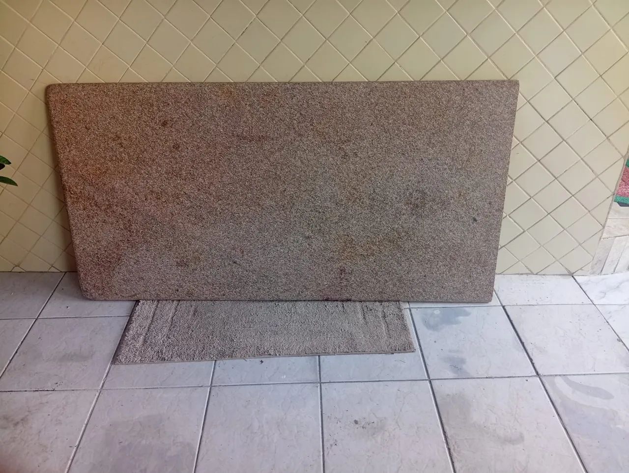Vende-se uma pedra de granito 