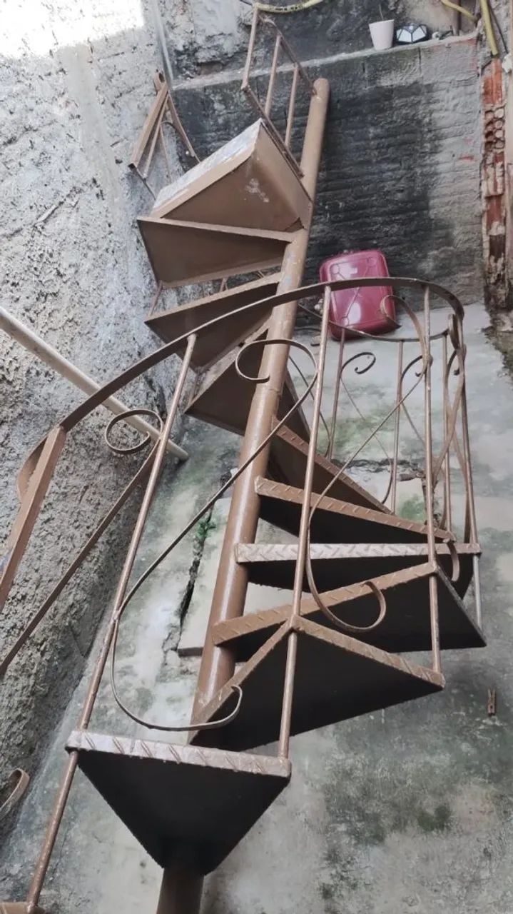 Escada de ferro, caracol. - Foto 2