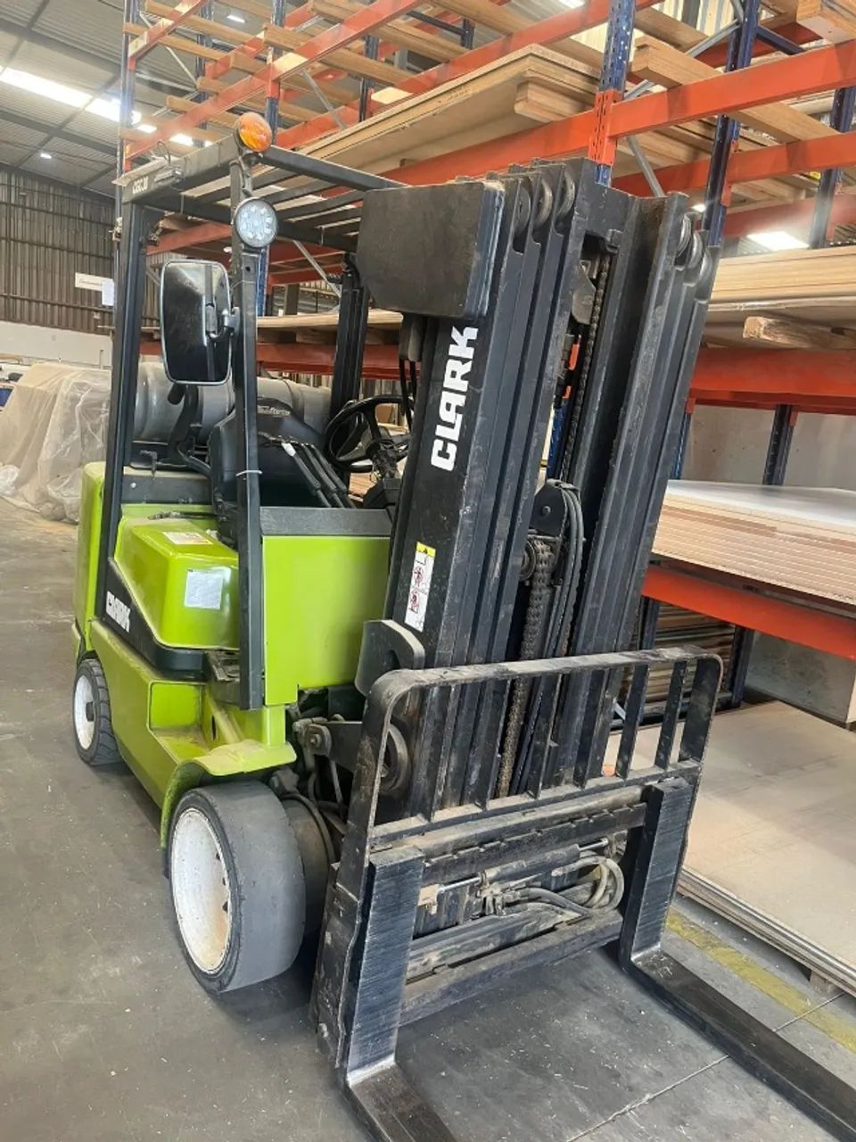 Vendo - Seccionadora SCM - Coladeira - Empilhadeira - Roletes e Porta Pallet - Foto 2