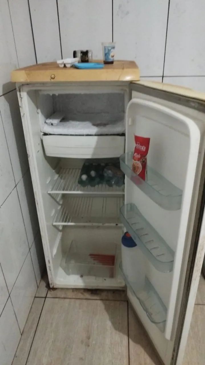 Geladeira usada funcionando perfeitamente  - Foto 2