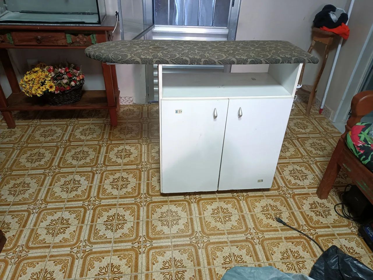Taboa de passar com armário  - Foto 2
