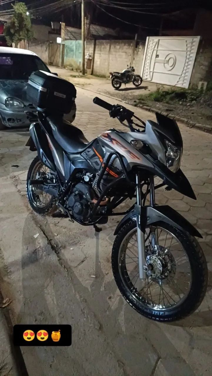 Moto impecável só pega e anda 