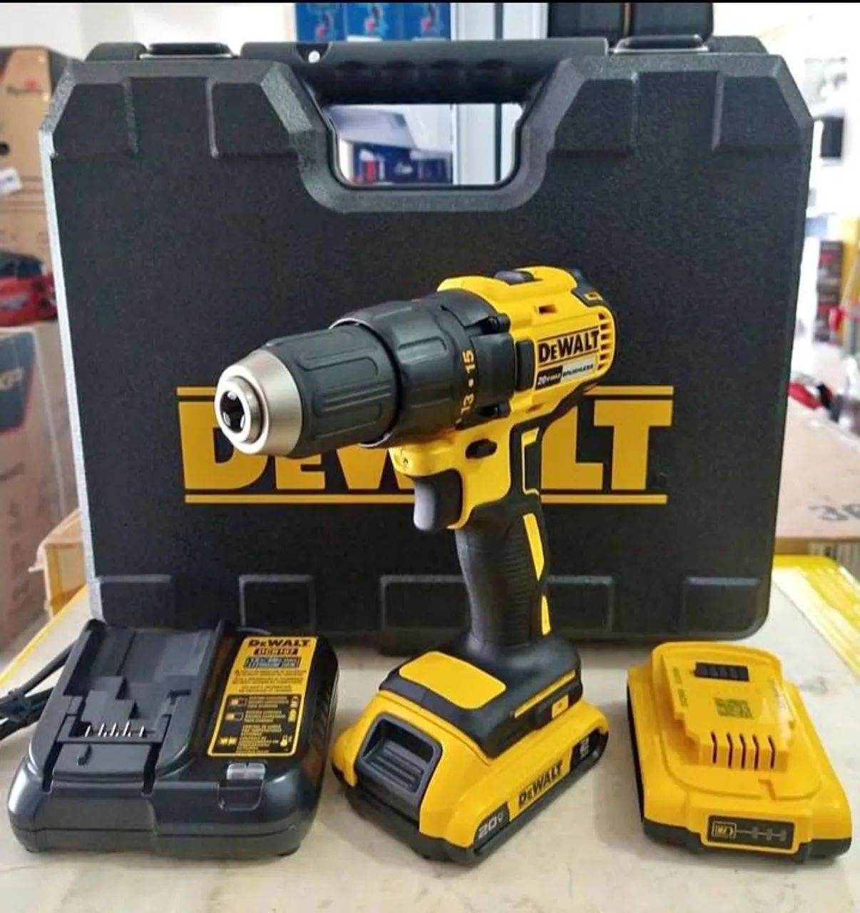Parafusadeira Furadeira Dewalt 20V 2 Baterias Maleta NOVA PROMOÇÃO PRONTA entrega 
