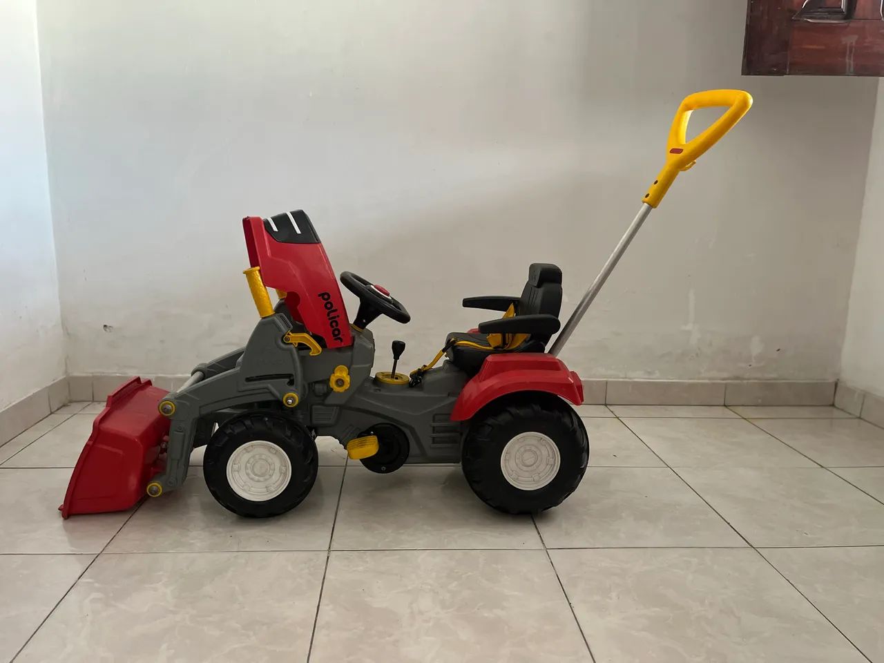 Carrinho trator com pedal e empurrandor  - Foto 2