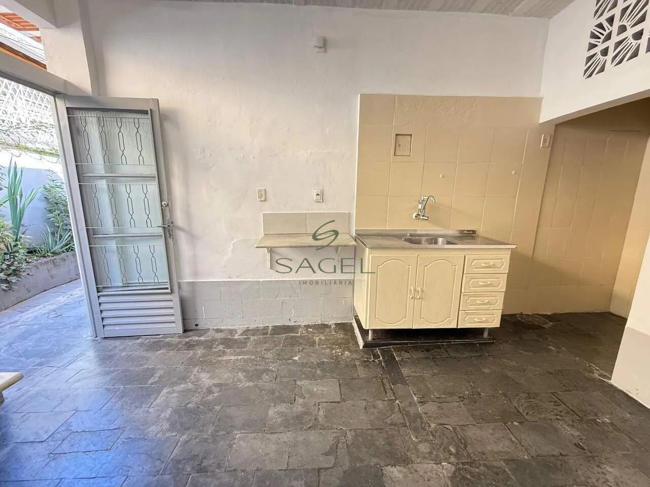 Barracão de fundos com 1 quarto para alugar no Carlos Prates - Foto 3