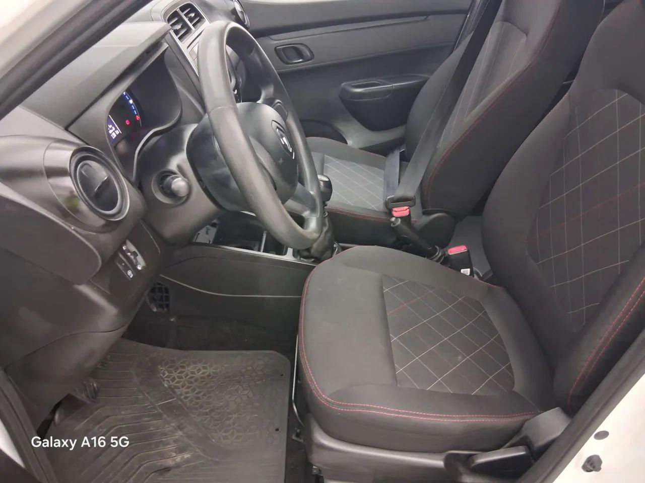 Renault Kwid 1.0 Zen, foto 17 de 18