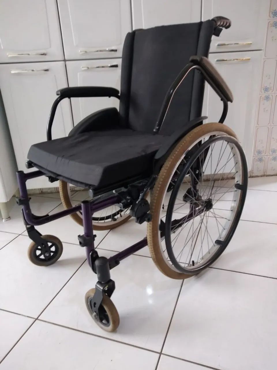 CADEIRA DE RODAS LEVE - Foto 2