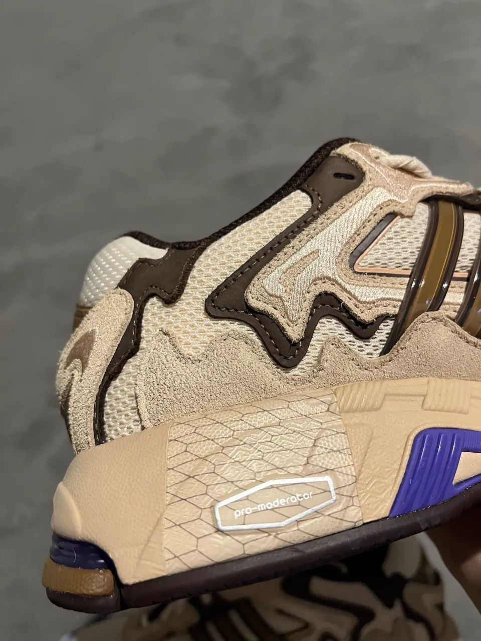 Bad Bunny x adidas Response CL Bronze Strata - Calçados - Assunção