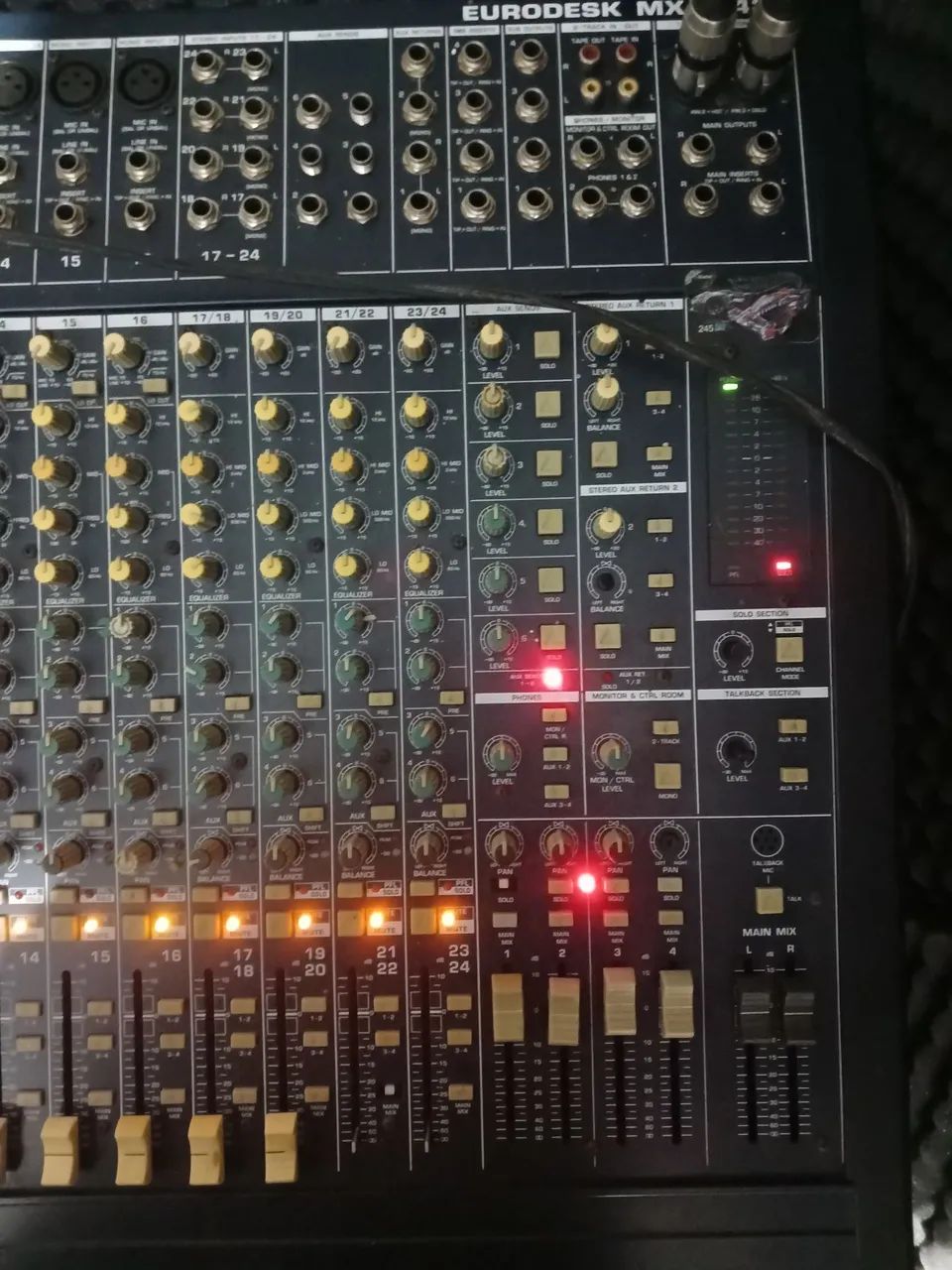 Mesa  Behringer Eurodesk MX 2442A  - Foto 3