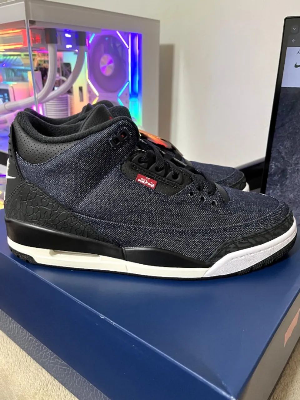 Tênis Levi's x Air Jordan 3 Indigo Gym Red 42.5BR (NOVO/ORIGINAL
