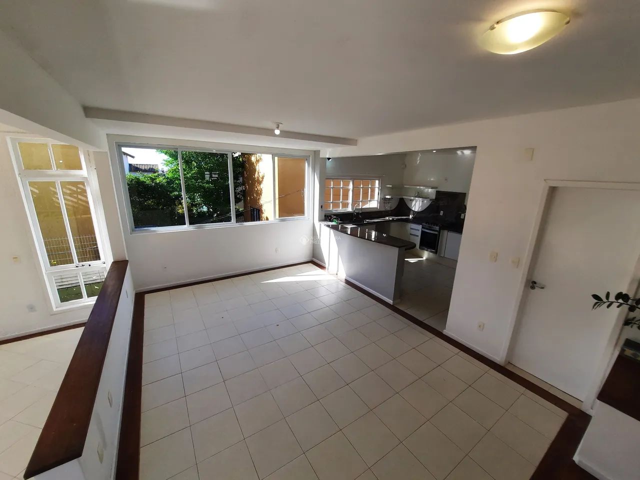 Casa com 5 quartos e 254m² à venda em Campeche, Florianópolis.