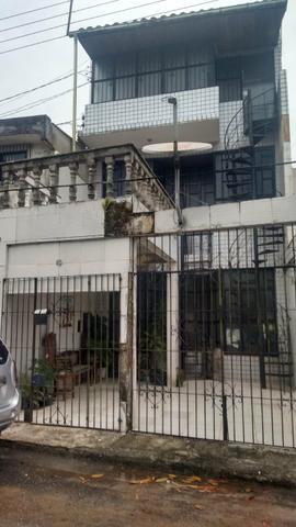 Vendo Prédio de 3 andares c 3 três apartamentos, valor à vista R$ 250.000,00