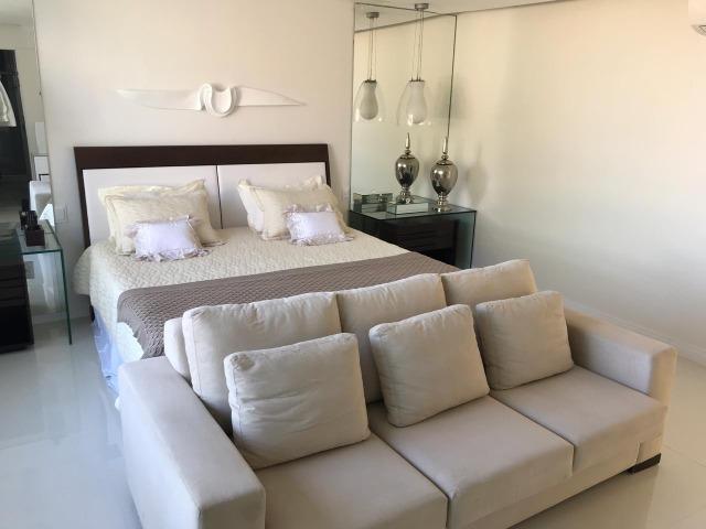Maravilhosa casa com 5 suites e piscina no Itaigara ! totalmente mobiliada - Foto 10
